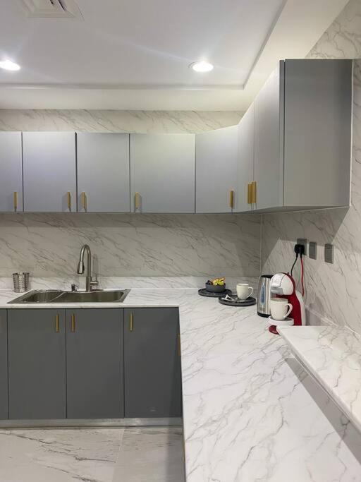 Deal!!! Brand New 1 Bed Condo In The Heart Of Dubai Marina Exterior photo